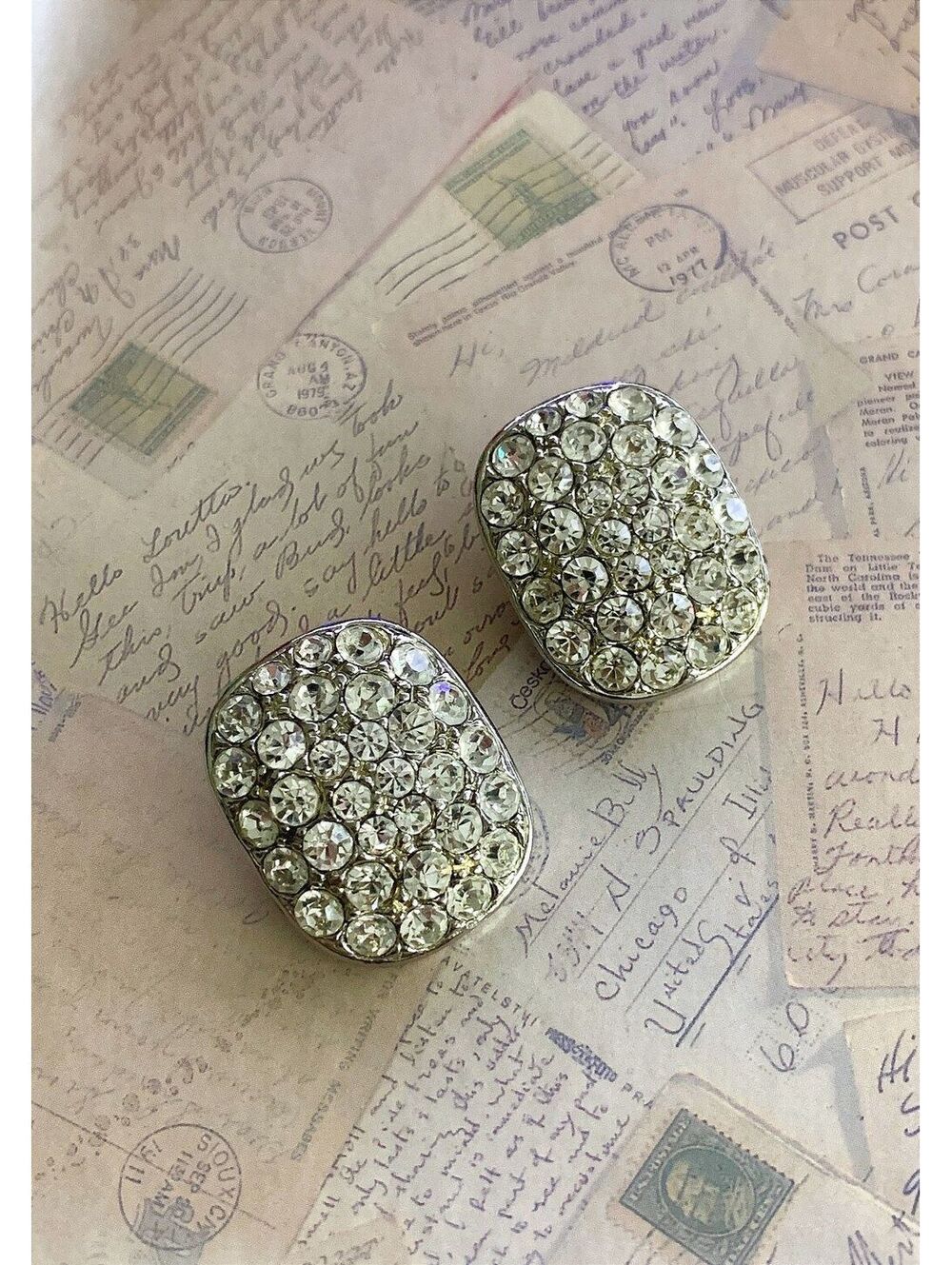 Vintage 1" Sparkling Rhinestone Clip-On Earrings - Glamorous & Eye-Catching!